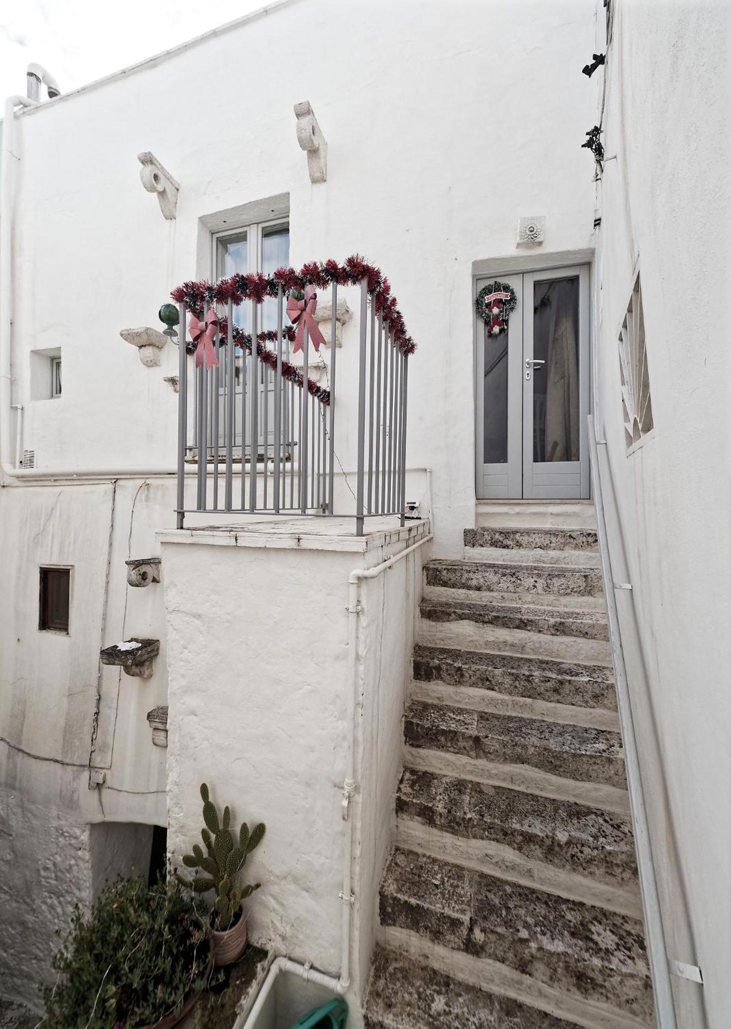 Casetta Del Vicolo Orologio Cisternino Exterior photo